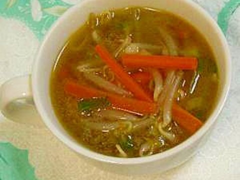 おかずにもなる、炒めもやしの中華スープ